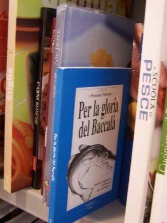 pastiera di riso. Ah lì c è però la ricotta e il limone, qui no. Buono. Ottimo inizio. Prima informarsi Dunque chissà dove sarà il bacalà. Vediamo. Non c è il bacalà.