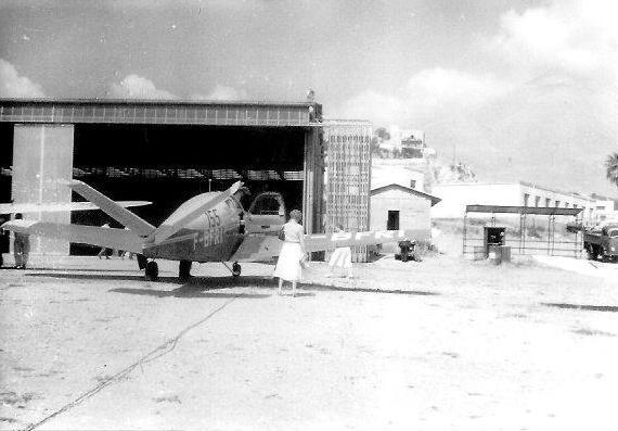 1956 Palermo Aeroporto Boccadifalco Porzione di hangar riservato alla Sezione Elicotteri di Palermo - Nella