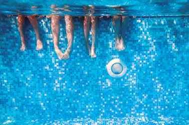 Mapei Marine proposes a complete range of products to level off surfaces and to bond, seal and grout mosaic or tiled coverings in swimming pools.