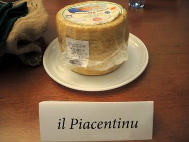 Il Maiorchino Tipologia: formaggio a pasta dura, cruda Area di produzione: I comuni di Novara di Sicilia, Santa Lucia del Mela, Basicò, Tripi, Mazzarà S.