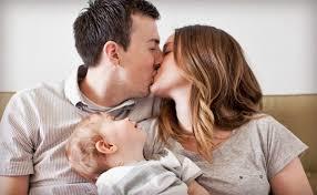 L ESPERIENZA DI DIO NELL AMORE E NELLA BELLEZZA L amore dei genitori è la prima testimonianza che il