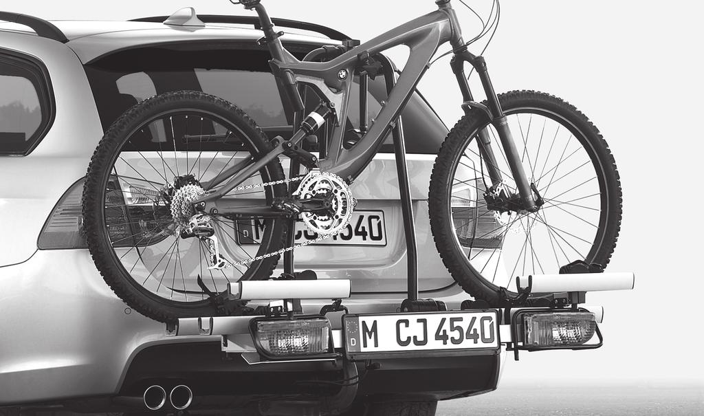 icycle carrier on the trailer tow hitch Porte-vélos sur un attelage Portabiciclette sul gancio di traino