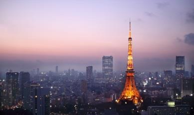 GIORNO 5 TOKYO Oggi l esplorazione della città più futuristica del mondo comincia con una visita ad un simbolo indiscusso: la Torre di Tokyo, ispirata alla parigina Torre Eiffel ma di colore rosso e
