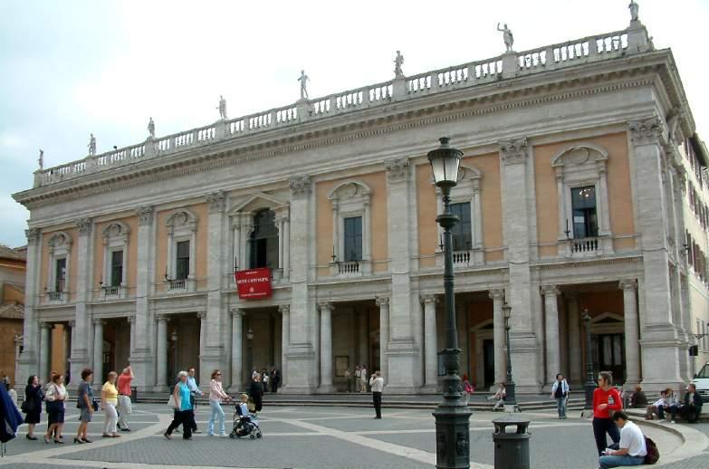 A Roma, sotto il pontificato di Clemente XII nel 1734 fu aperta la collezione