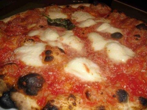 Pizza gourmet a Roma: le prime dieci da non perdere secondo il Messaggero La super margherita di Sforno Ancora pizzaaa??? Si, si e si.