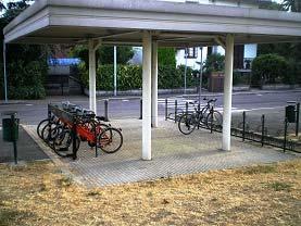 Presso la stazione è disponibile un servizio di bike sharing con 4 bici (foto 4). 2.