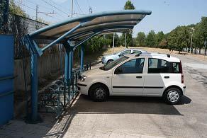 Presso la stazione è presente un unica bacheca informativa TPER che tuttavia non è ubicata sui binari, ma, singolarmente, prima della rampa di accesso alla stazione (lato est, via Galeazza) (foto 3).