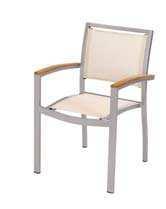 Seduta e schienale in textilene con bracciolo in teak. Chair with aluminium frame.