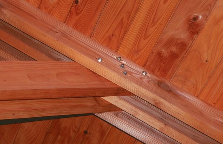 Impieghi del legno Il legno può essere utilizzato strutturalmente in una vasta serie di impieghi: pilastri, travi, tetti,