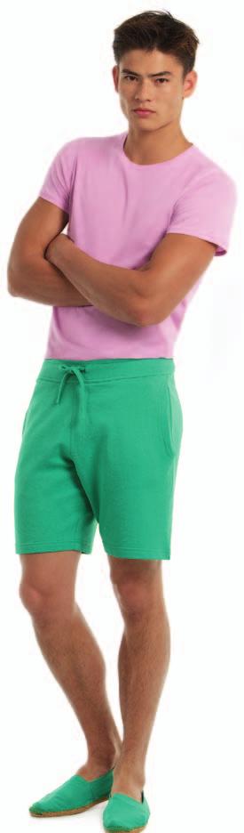 Pantaloncini corti con interno in french terry non felpato. Doppia tasca laterale, girovita elasticizzato e coulisse con cordoncino in tessuto.