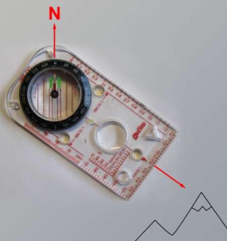 Rilevazione dell azimut sul terreno Traguardare la cima (o il punto desiderato) allineando l indice e la tacca di mira Ruotare la