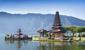 TOUR INDONESIA 8 GIORNI & 7 NOTTI L isola fertile di Bali si dice sia stata prescelta dagli dei.