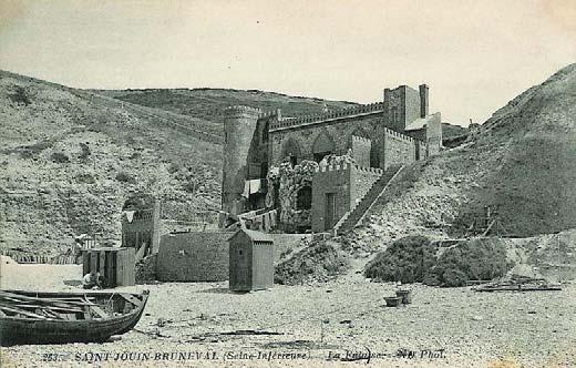 Cartolina d epoca rappresentante la spiaggia di Bruneval con l edificio utilizzato dai tedeschi come corpo di guardia per il distaccamento incaricato della difesa (sito