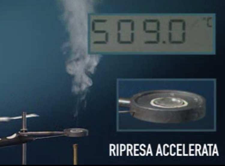 GRANDEZZE FISICHE CARATTERISTICHE Temperatura di autoaccensione: è la temperatura minima alla quale può innescarsi autonomamente la combustione o l esplosione.