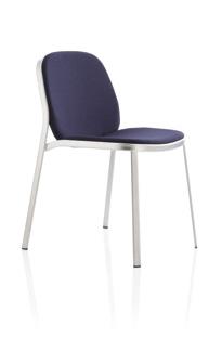 Sedia impilabile nella versione legno a vista, il sedile e lo schienale sono in multistrati di faggio con impiallacciatura rovere, nella versione rivestita il sedile e lo schienale sono in
