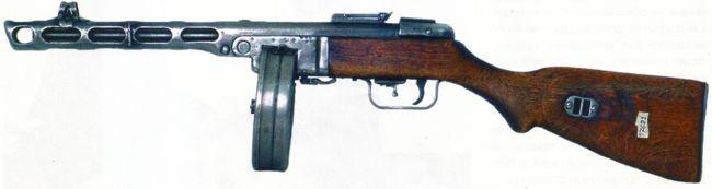 2d6+2-1 1938 Mosin-Nagant Model 1891 / 30 Colpo singolo 7,62 5 4,2 200 2d6+3-1 1930 PPSh-41