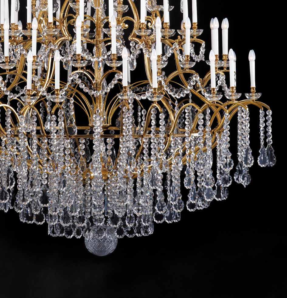 80 luci* Chandelier Luis XVI style with Bohemian crystals.