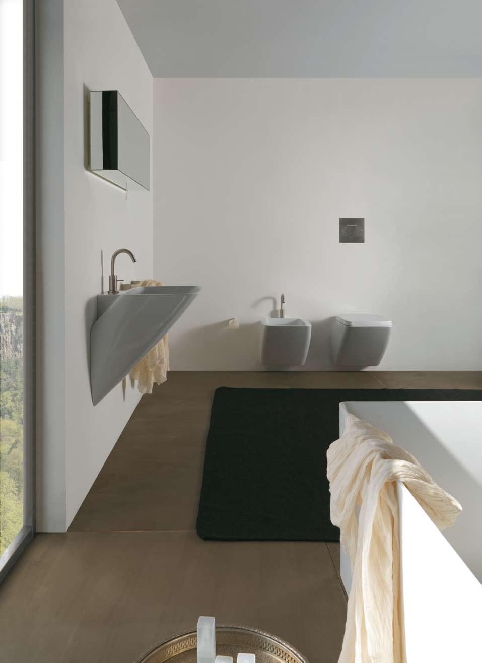 12_13 lavabo sospeso con piano rubinetteria wall hung basin with tap hole vaso e bidet sospeso con piano rubinetteria