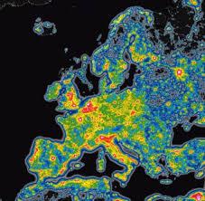 Il nuovo atlante mondiale della brillanza artificiale del cielo Il livello e la distribuzione dell'inquinamento luminoso: come appare il pianeta di notte e di quanto è "sporcato" dall'illuminazione