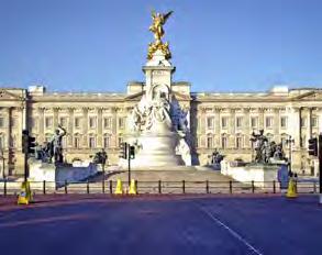 Ci si potrà rilassare in uno dei suoi fantastici parchi come James s Park e ammirare Buckingham Palace,