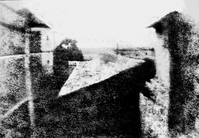 contrasti nelle immagini ottenute. La lunghezza dell esposizione rimase tuttavia invariata. Fig.2 Vista dalla finestra a le Gras Nicéphore Niépce 1826.