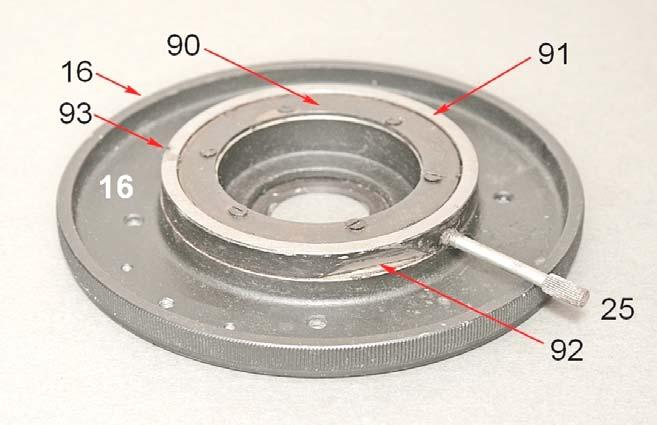 Fig. 2410 Il disco girevole 16, rovesciato. Togliendo le sei piccole viti sull anello 90, si libera l anello 91. Su questo, lateralmente, si avvita la vite 25 (vedi la fig. 2381 a pag.