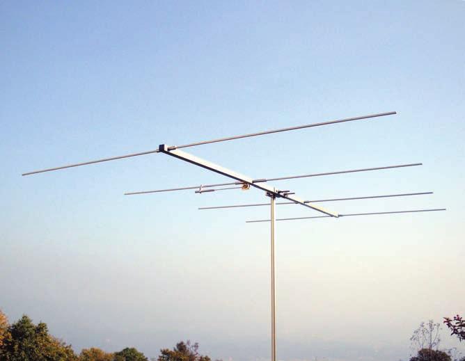 ANTENNE di Luigi Premus I1LEP/KI4VWW Antenna portatile per i 144 MHz Leggera da trasportare e si monta in pochi minuti Foto 1 L antenna che si può vedere nella foto 1 è lunga 1,25 metri ed è