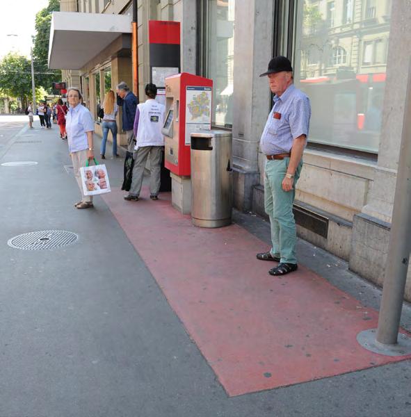 285/92 - Nuovo Codice della Strada --scarsa individuabilità --assenza area dedicata all attesa del mezzo pubblico --assenza protezione dagli agenti atmosferici --assenza seduta/appoggio ischiatico