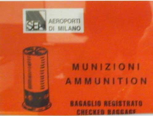 ETICHETTE ARMI E MUNIZIONI Queste etichette adesive vengono applicate ai bagagli che contengono armi (pistole) o munizioni.