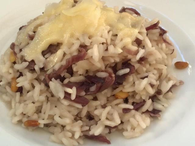 Taverna degli Amici, risotto radicchio e pinoli La gricia, uno dei piatti simbolo della cucina romana, proposto nella versione con i bombolotti (le mezze maniche, in romanesco) è semplicemente un