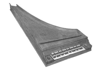 La scala con 3 toni Il clavicembalo di Vito Trasuntino del 606 ha 3 tasti per ottava ripartiti in questo modo: ogni ottava ha i sette tasti bianchi usuali intervallati da cinque gruppi di