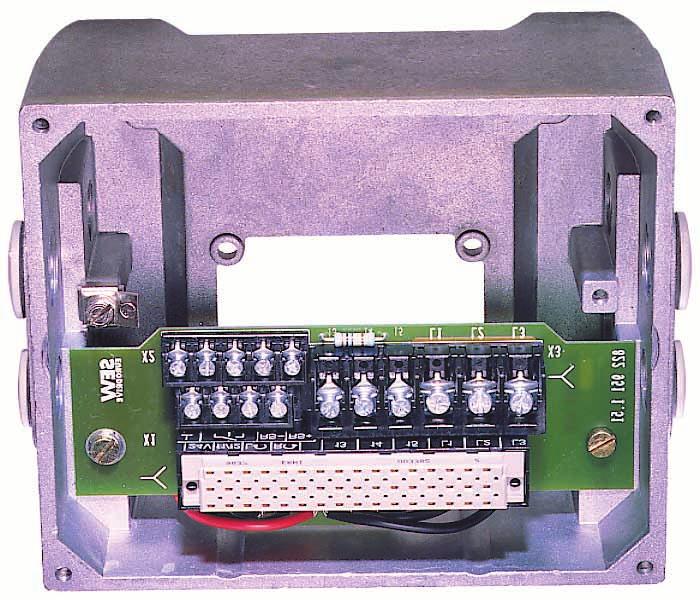 tra scatola collegamenti e convertitore 4 Coperchio scatola collegamenti con convertitore e dissipatore 5 Basetta collegamenti con morsetti 6 Morsettiera dell elettronica X2 7 Collegamento della