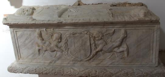 sarcofago di Artale Cardona, scultura cinquecentesca orientata verso le forme rinascimentali, originariamente sorretta da una colonna e da