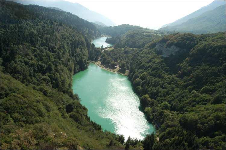 714-760 msm Laghetti con vegetazione idrofitica; il Lago Santo ospita piante rare