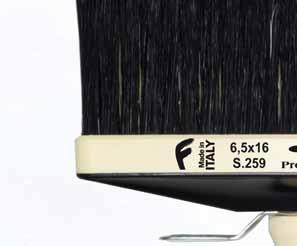 The combination between blond bristles inside and black