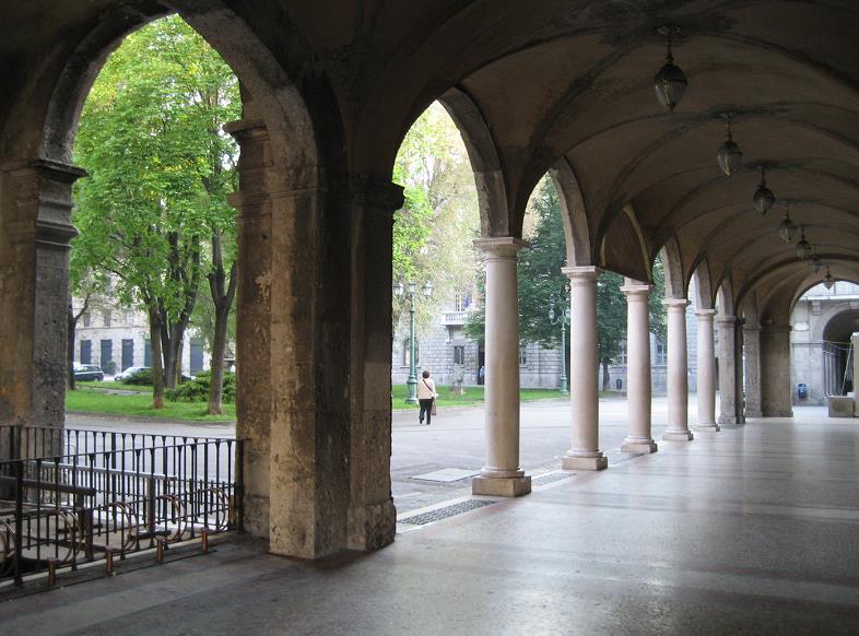 Il Centro Piacentiniano un percorso di qualità Si privilegia l uso degli spazi aperti pubblici