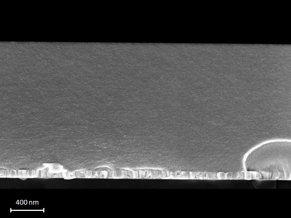 9: Andamento dello strato colonnare di adesione nel campione depositato a 40 Pa dal centro al bordo del film sottile di dimensione media dei grani cristallini al variare