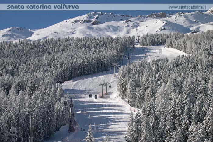 10 impianti di risalita, tra cui la nuova cabinovia 8 posti che permette di raggiungere la Valle dell Alpe e il rifugio Sunny Valley anche ai non sciatori e la seggiovia quadriposto che sale verso la