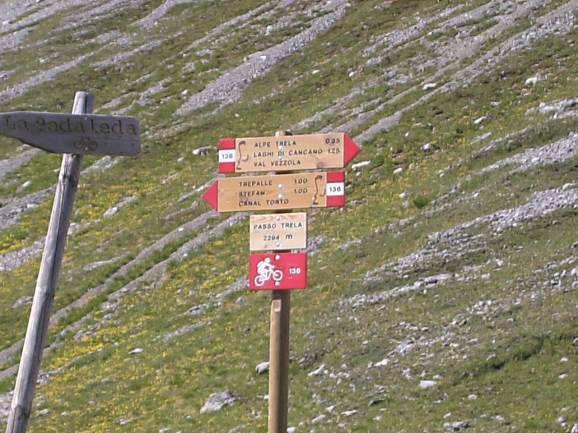 prima, ci porta a scegliere un percorso meno impegnativo, almeno all apparenza: la nostra meta è il rifugio carosello 3000.