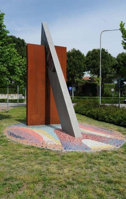 Monumento al CLN-Comitato Circondariale di Faenza Localizzazione: Parco Costante Pirazzini, incrocio di Via Firenze con Via Orto Bertoni [44 16 47 Nord 11 51 50 Est] Il monumento, una composizione in