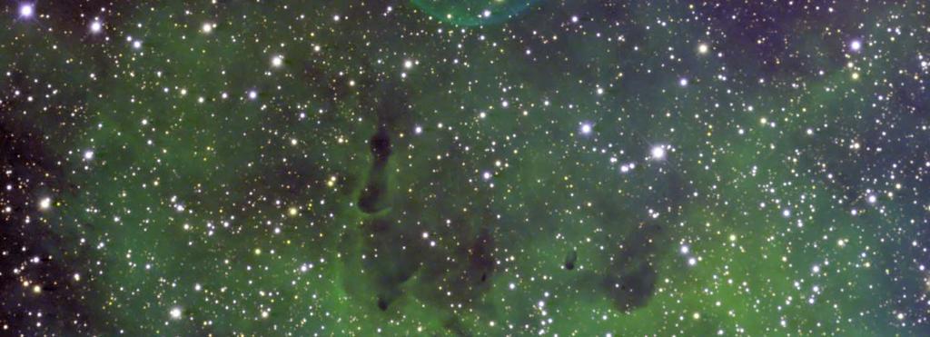 L immagine realizzata da Keith Quattrocchi utilizzando filtri a banda stretta (H-alpha, SII ed OIII) ed un telescopio da 40 cm, rappresenta la migliore visione di questa debole ma suggestiva nebulosa.