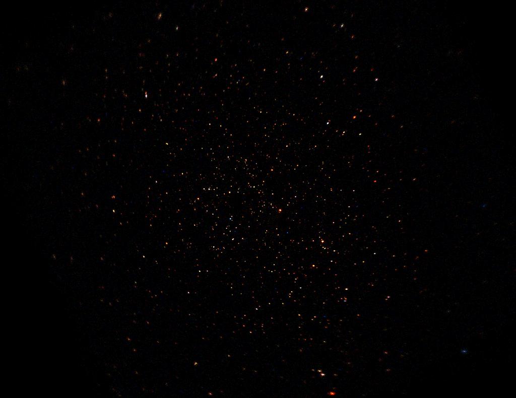 18 INAF OAPA: Rapporto 2007 Figura 8: Immagine in raggi X, ottenuta con Chandra, dell ammasso giovane NGC 6231, che evidenzia la ricchissima popolazione di stelle di piccola massa, brillanti nei