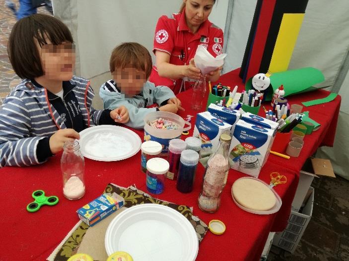 Ma la Croce Rossa non è solo ambulanza Siamo molto impegnati anche nell ambito sociale. Il Farmaco Pronto ad esempio è una delle nostre attività più apprezzate.