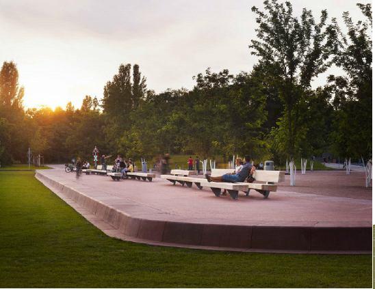 I bordi della piazza giardino e del farmers market sono luoghi