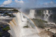 In opzione : GRAN AVVENTURA ( 1h30 ) un piccolo safari nella giungla seguito dalla navigazione sui gommoni lungo la parte bassa del fiume Iguazu, dove si avrà l emozione di