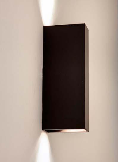 2006 design: TWENTYFOUR7 Da parete per interni a luce diretta e indiretta in alluminio verniciato bianco o marrone Con trasformatore elettronico Wall light for interiors with direct