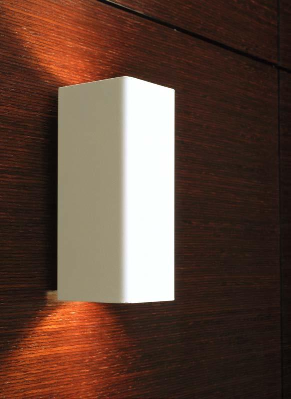 2008 design: TWENTYFOUR7 Da parete per interni a luce diretta e indiretta in alluminio verniciato bianco o marrone Wall light for interiors with direct and