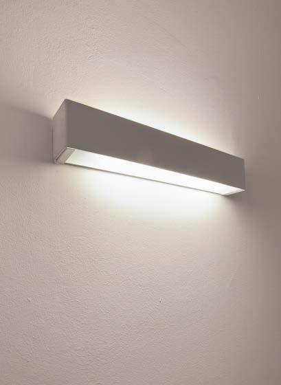 2012 design: TWENTYFOUR7 Da parete per interni a luce diretta e indiretta in alluminio verniciato bianco o marrone Disponibile nella versione led e alogena con alimentatore elettronico Wall light for