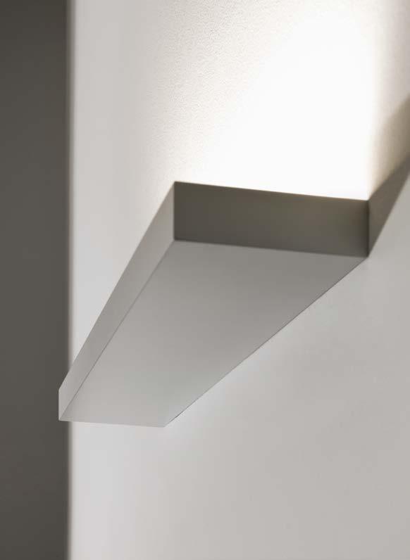 6493 design: TWENTYFOUR7 Da parete per interni a luce indiretta in alluminio verniciato bianco Con alimentatore elettronico integrato Wall light for