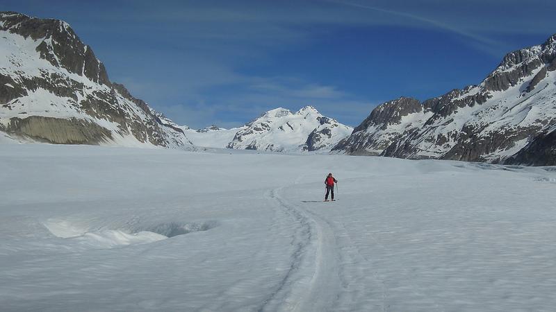 IL TUO VIAGGIO SCIALPINISMO IN SVIZZERA: OBERLAND BERNESE SVIZZERA Fare scialpinismo in Svizzera nella regione del Oberland Bernese è scegliere un esperienza grande per l imponenza delle montagne, la